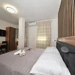 Jeta Studio & Rooms