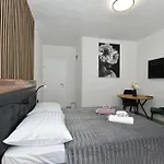 Jeta Studio & Rooms