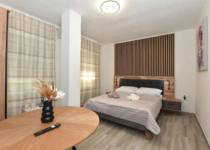 Jeta Studio & Rooms